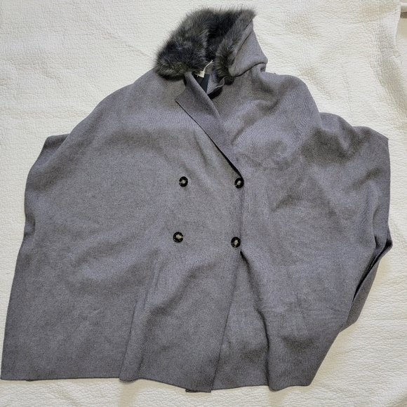 🆕️ NWT Zara Faux Fur Collar Cape/Poncho - Picture 3 of 8